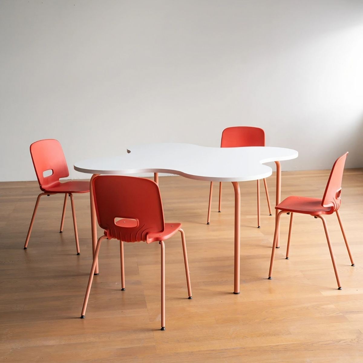 Table_réunion_design_finlandais_unique