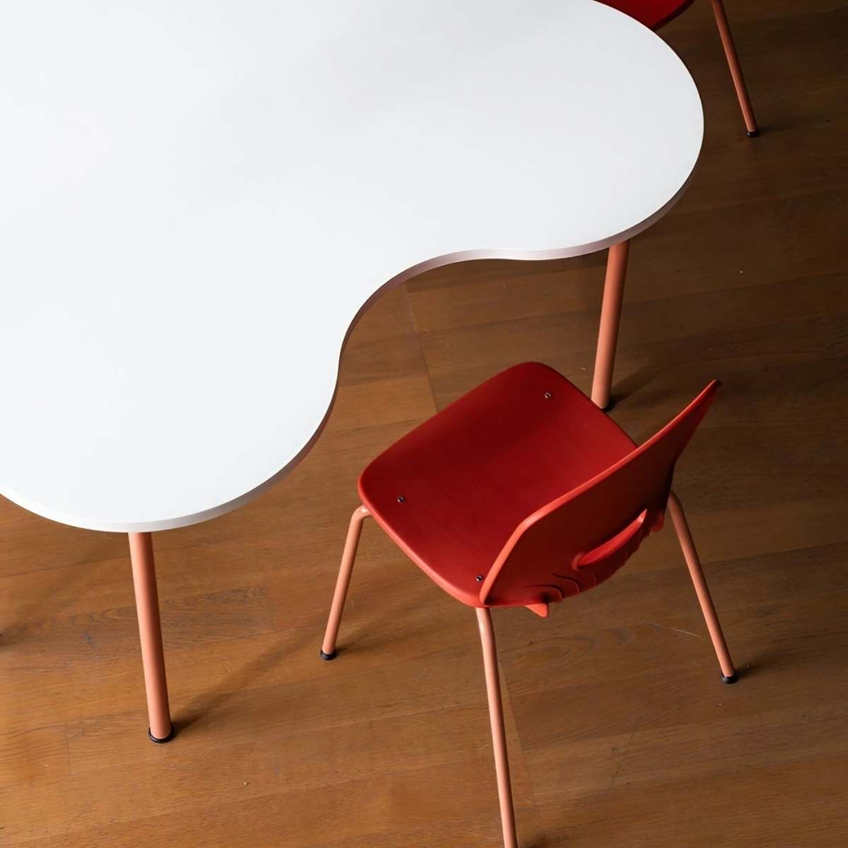 Table_réunion_design_finlandais_mélaminé
