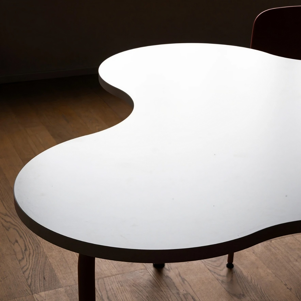 Table_réunion_design_finlandais_originale