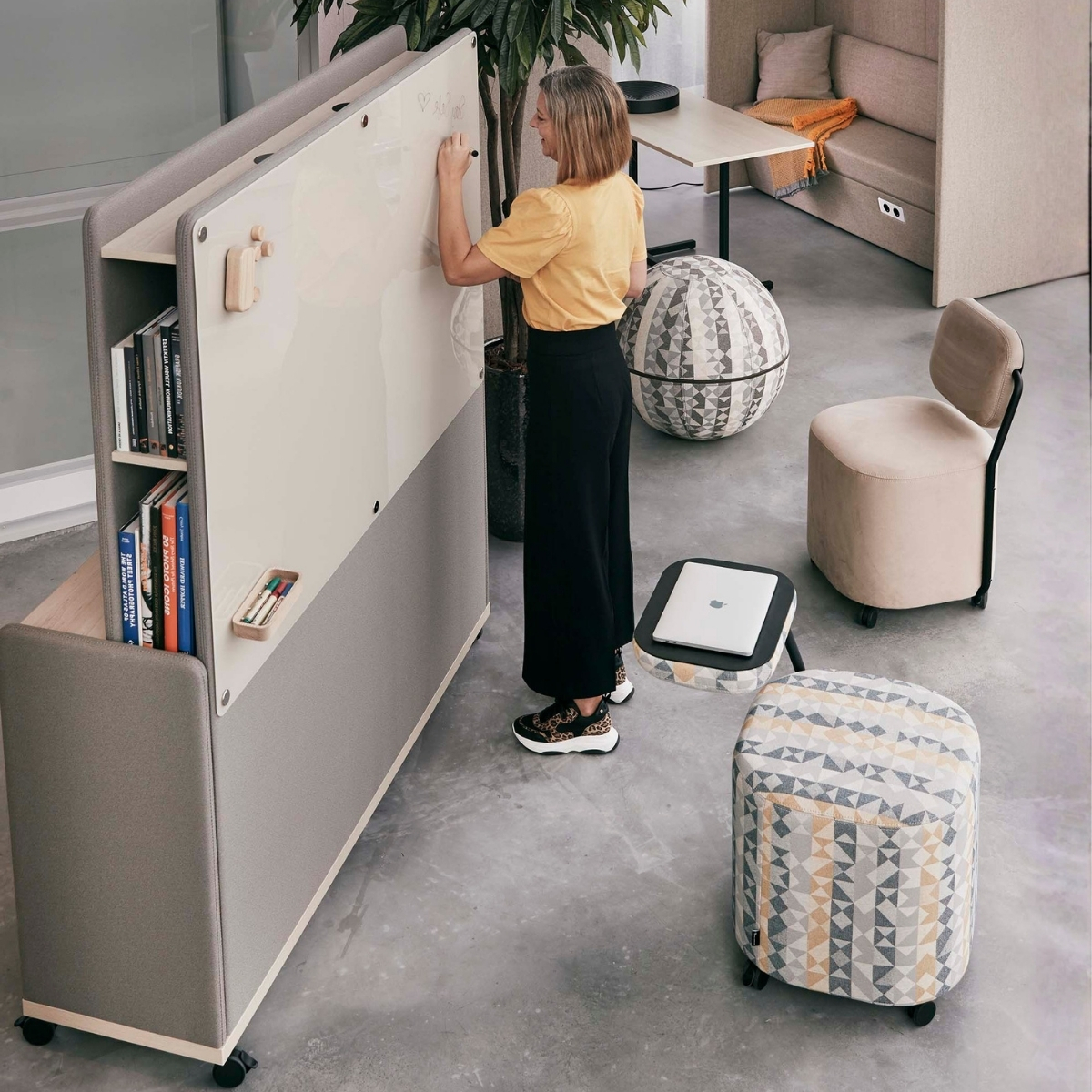 Meuble_acoustique_mobile_media_tableau_blanc