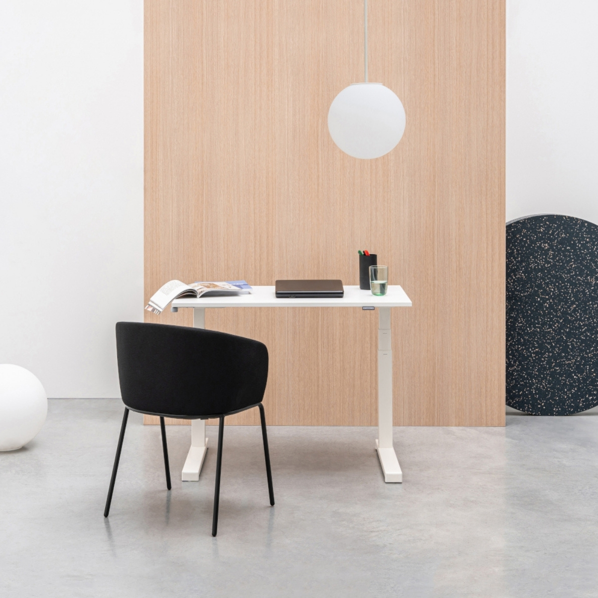 Bureau_réglable_hauteur_compact_fabriqué_europe