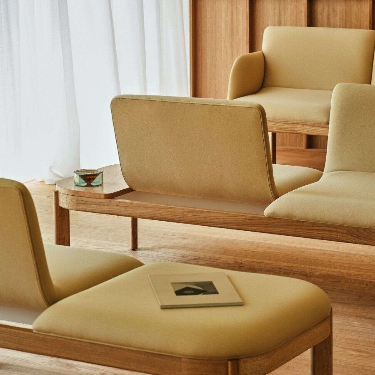 Banquette_poutre_originale_salle_attente