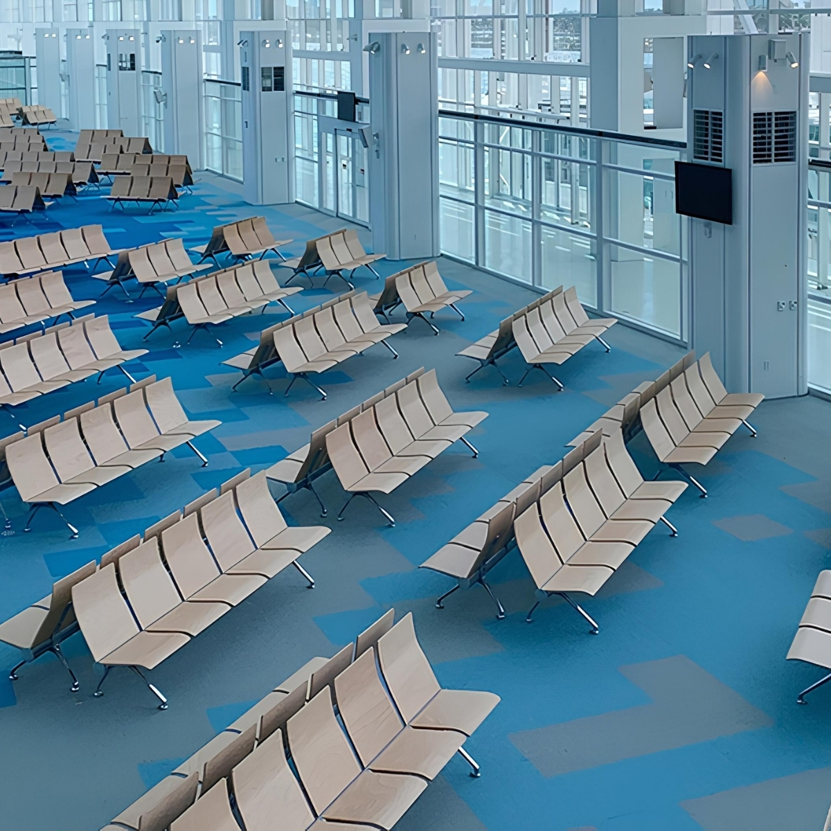 Chaise_poutre_bois_fixation_sol_hall_gare