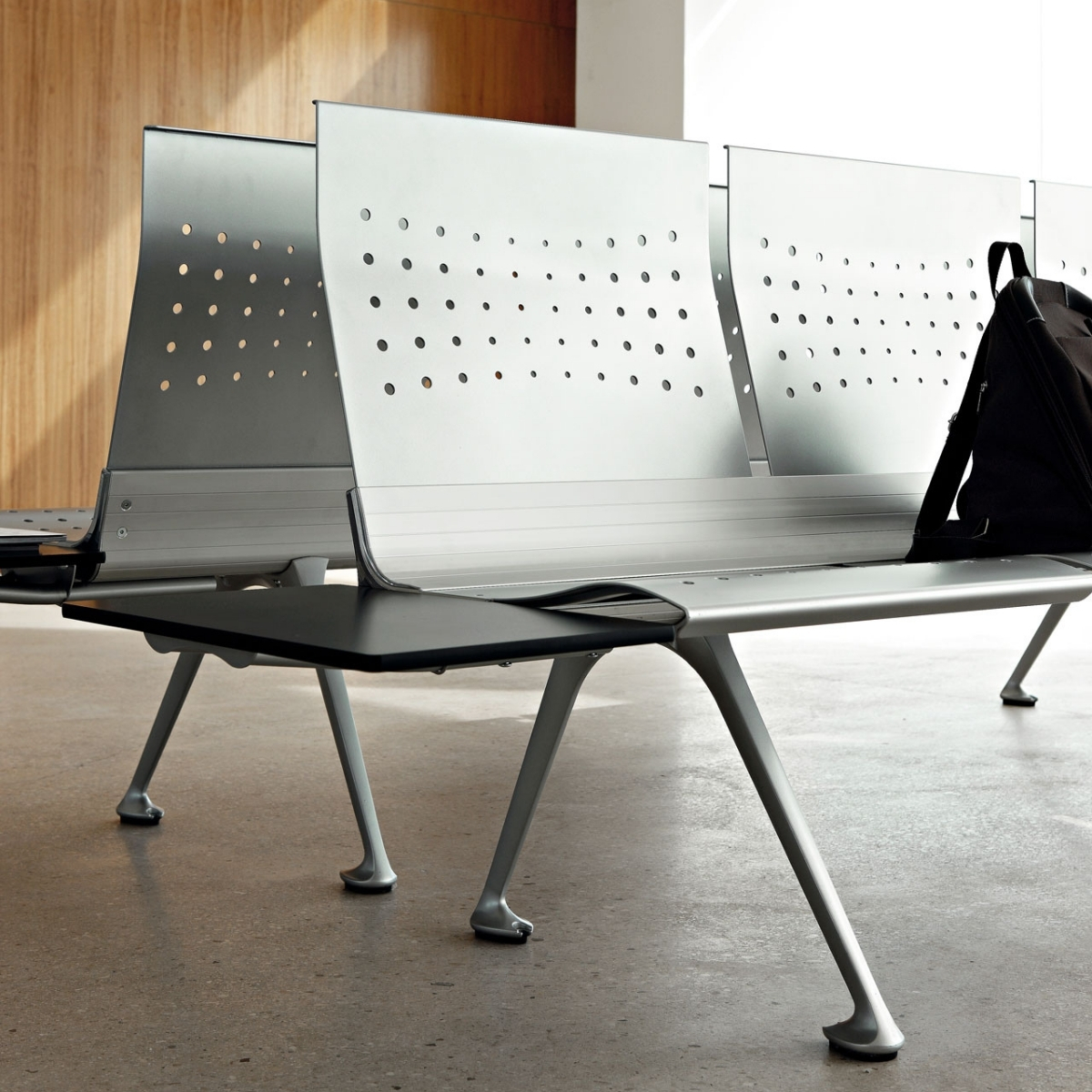 Chaises_poutre_métallique_fixes_acier_peint