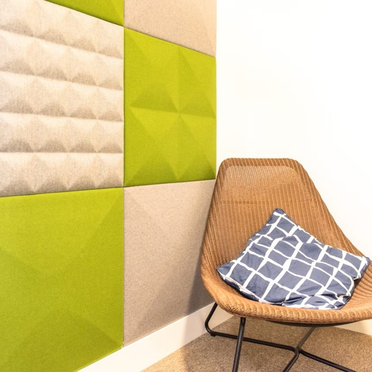 Panneau_acoustique_carré_mural_salle_pause