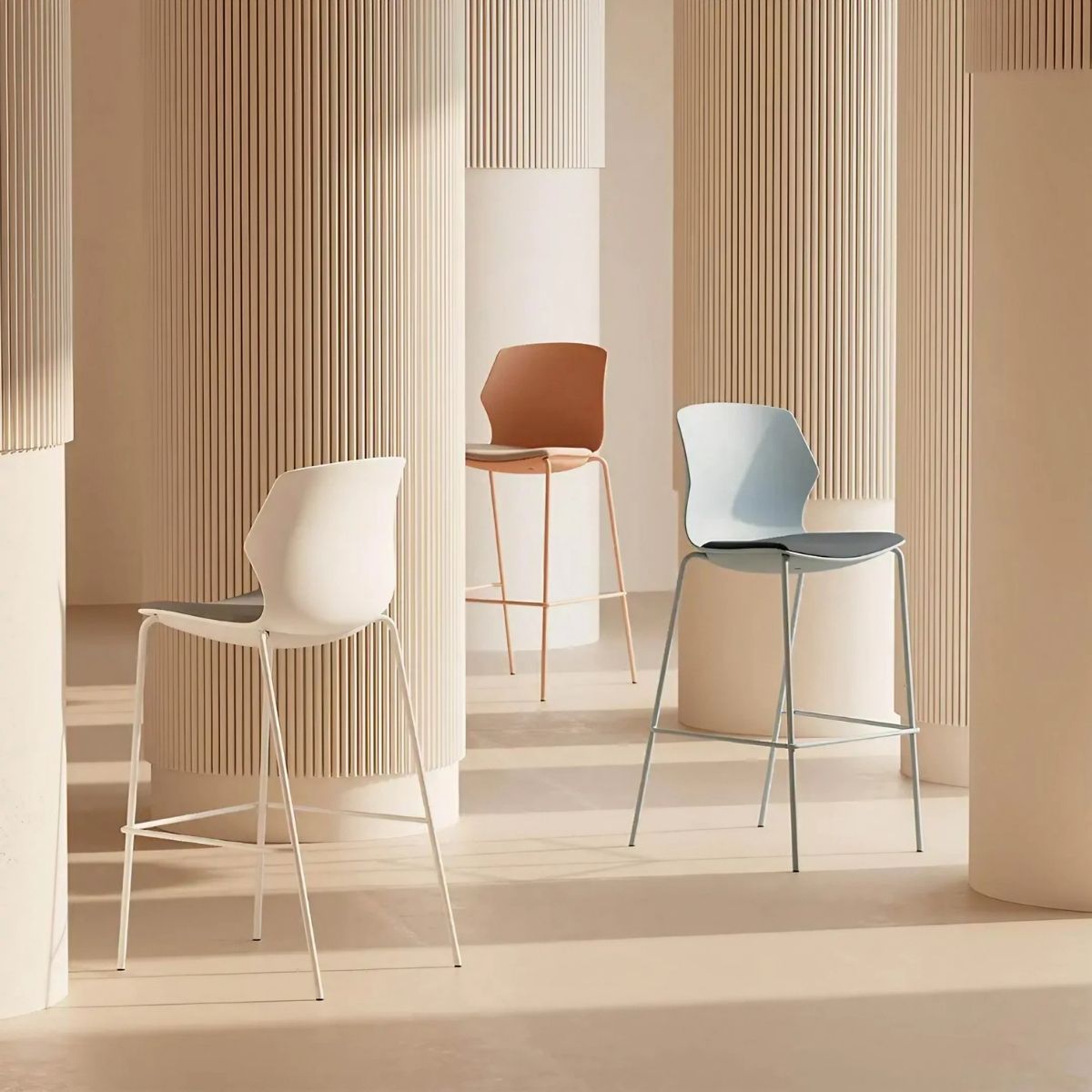 Tabouret haut de bureau empilable et made in France