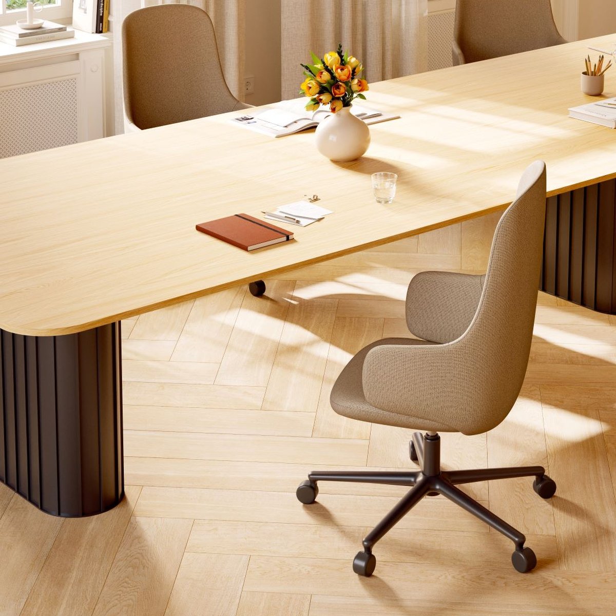 Plateau en bois et colonne en lames daluminium de la grande table de conférence Xut