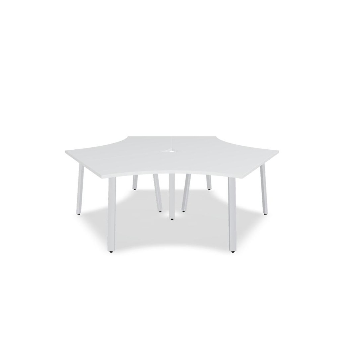 Bureau en étoile Ogi A trois postes à angles droits, plateau blanc, vue de face sur fond blanc