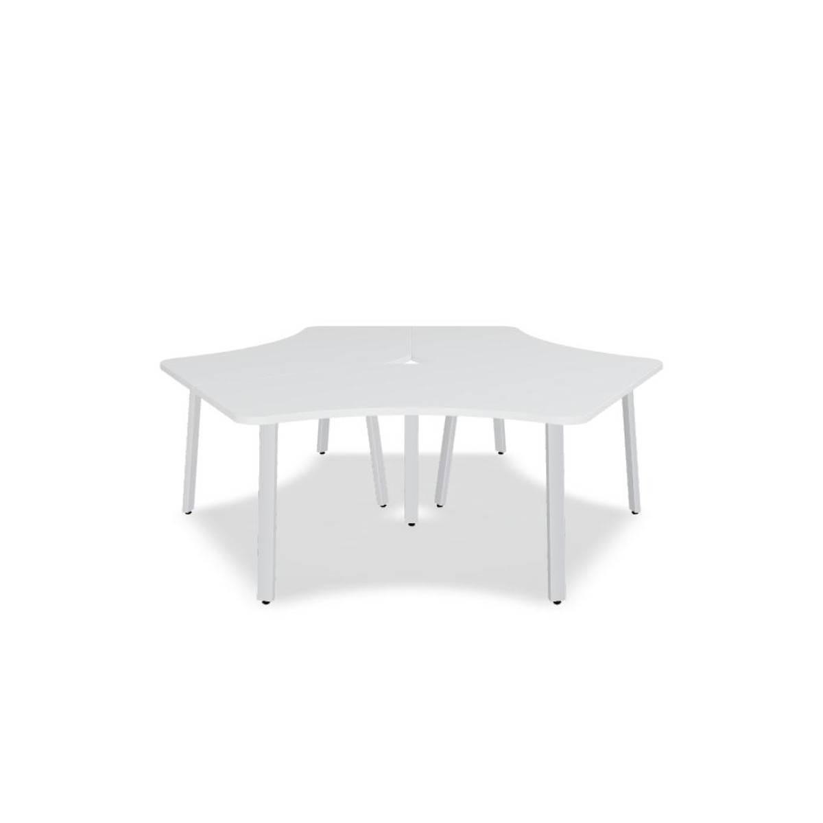Bureau en étoile Ogi A trois postes à angles rayonnés, plateau blanc, vue de face sur fond blanc