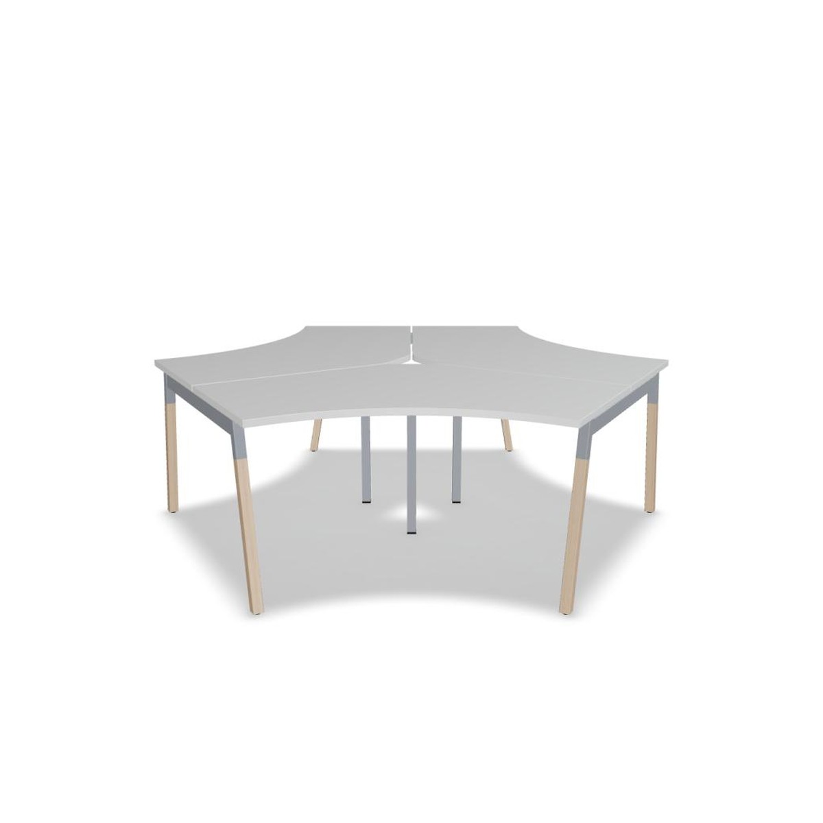 Bureau en étoile Ogi W trois postes, plateau clair, pieds en frêne et métal gris, vue de face sur fond blanc