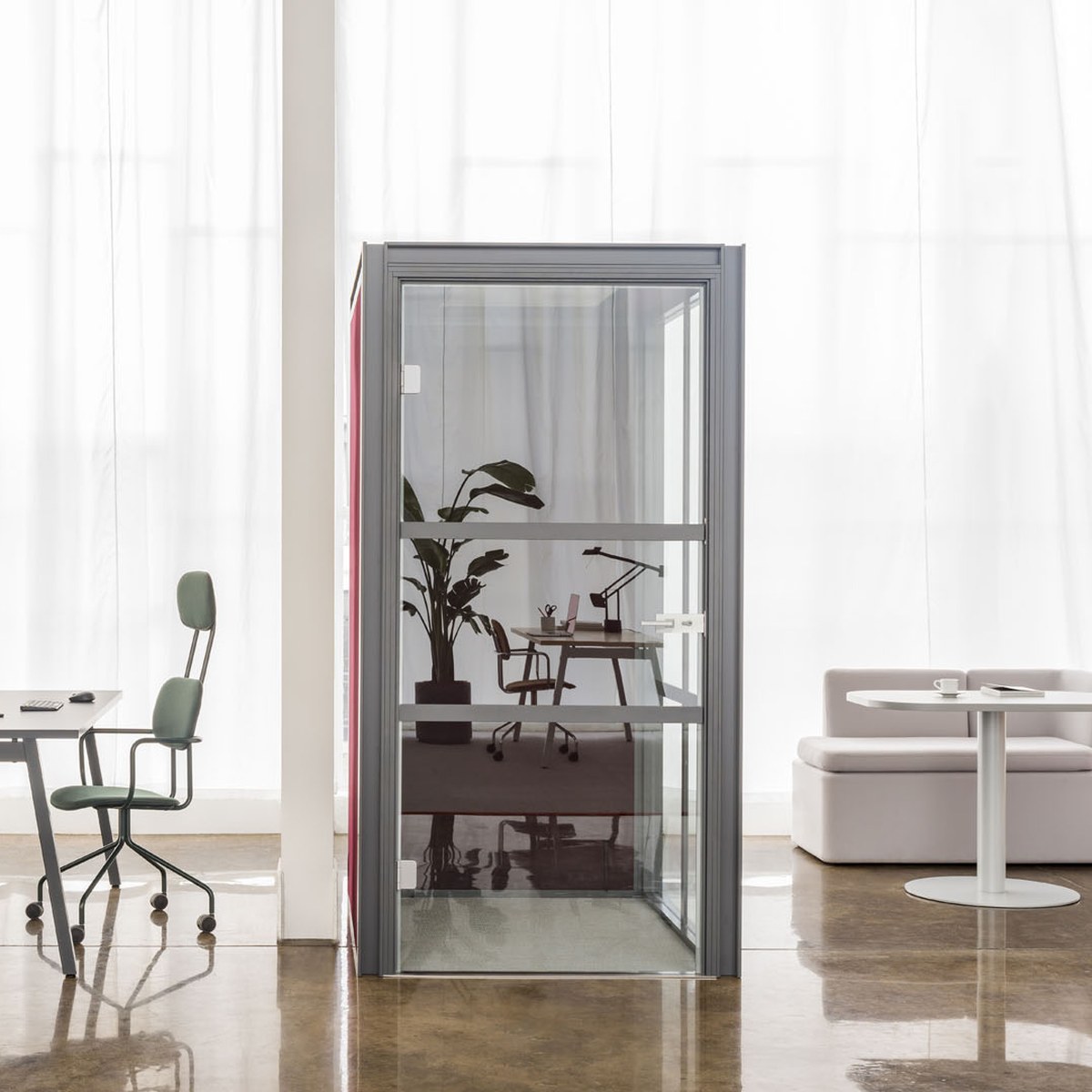 Cabine acoustique 1 personne à éclairage et ventilation automatiques