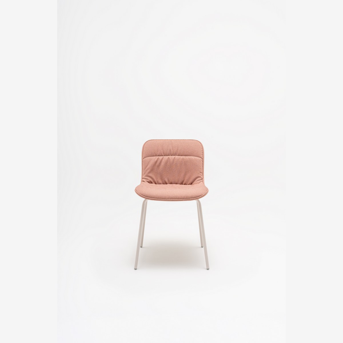 Chaise Baltic 2 Soft Duo 4 pieds, coque tapissée rose et coussin drapé, vue de face
