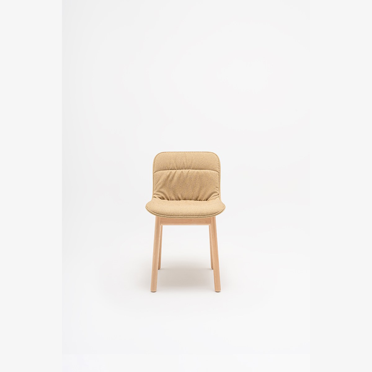Chaise Baltic 2 Soft Duo tapissée jaune sur pieds en hêtre naturel, vue de face
