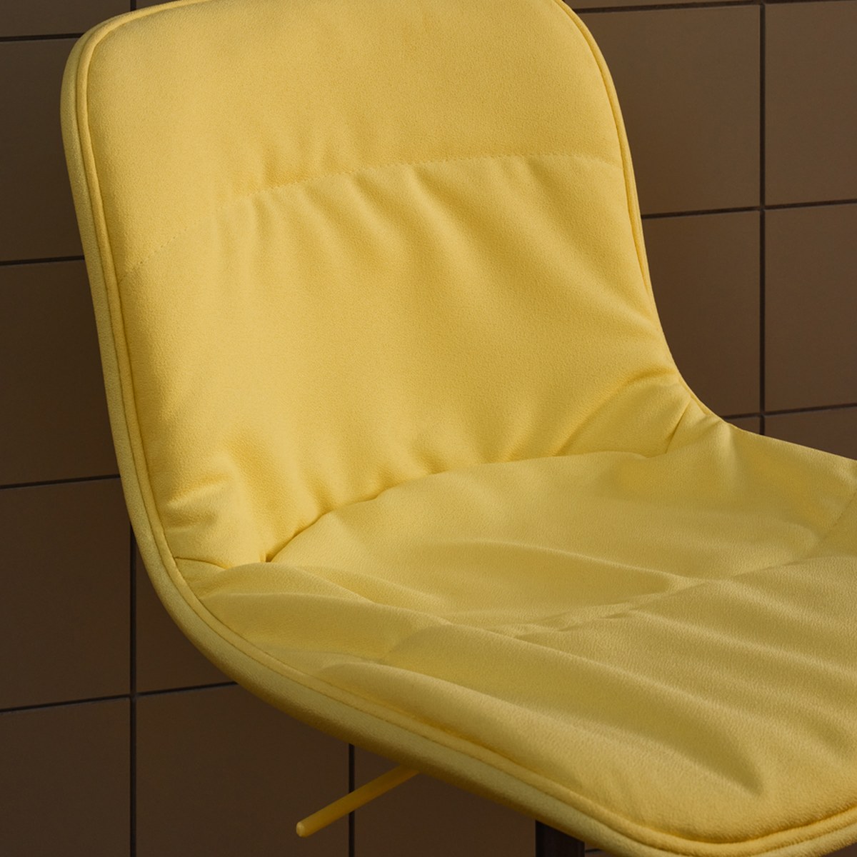 Détail du coussin drapé jaune de la chaise de bureau Baltic 2 Soft Duo