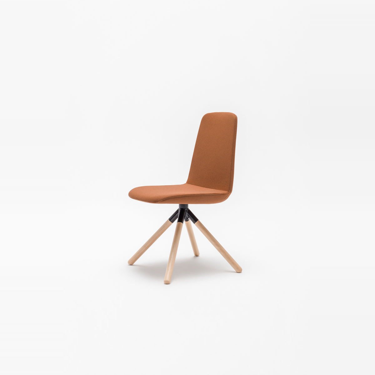 Chaise de réunion pivotante tapissée sur quatre pieds en hêtre