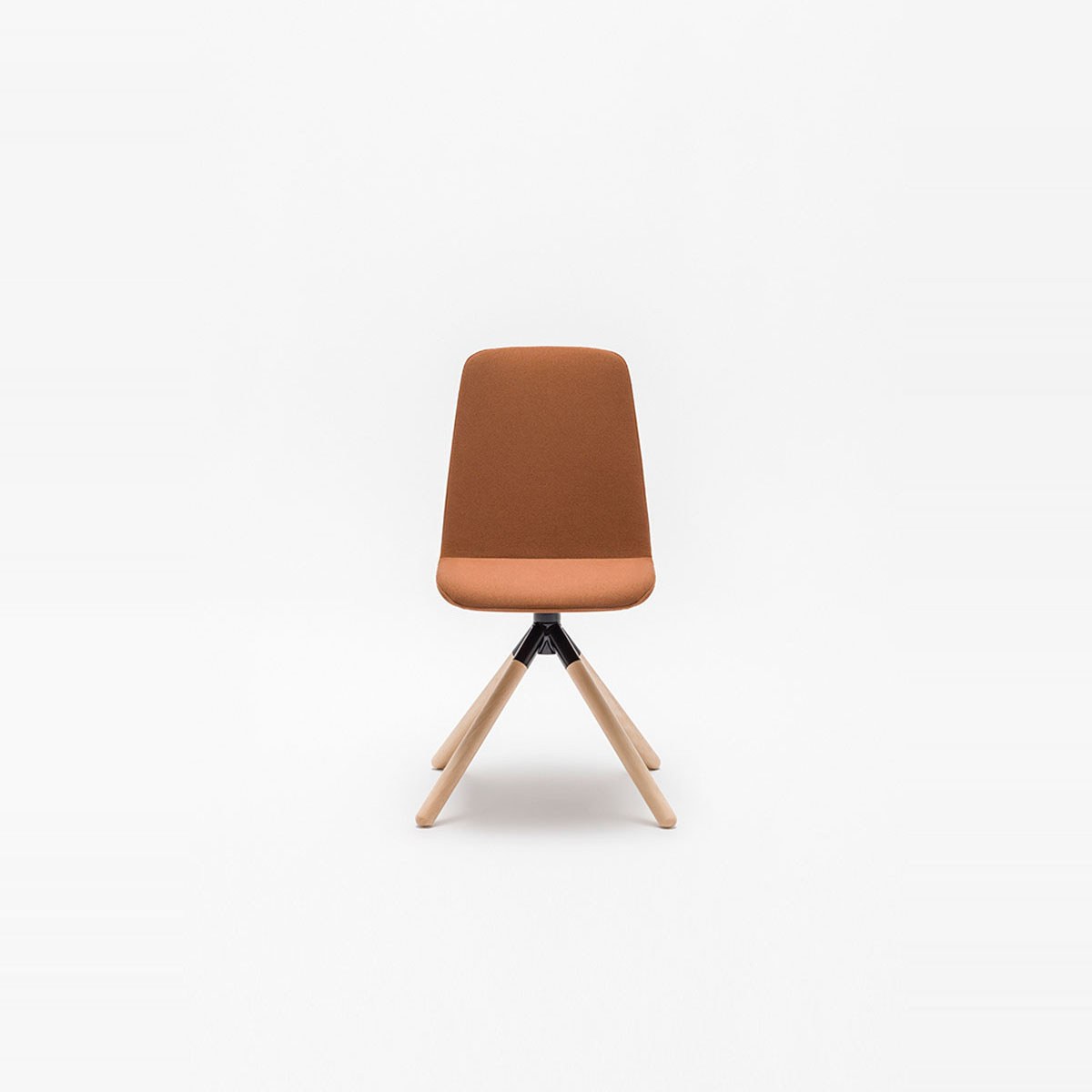 Chaise de réunion pivotante Ulti brique et pieds en hêtre naturel, vue de face