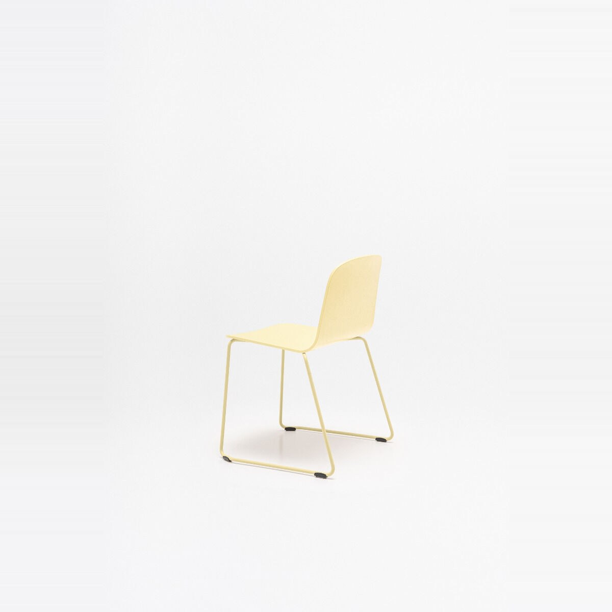 Chaise de réunion Nud jaune banane sur traîneau en fil dacier jaune