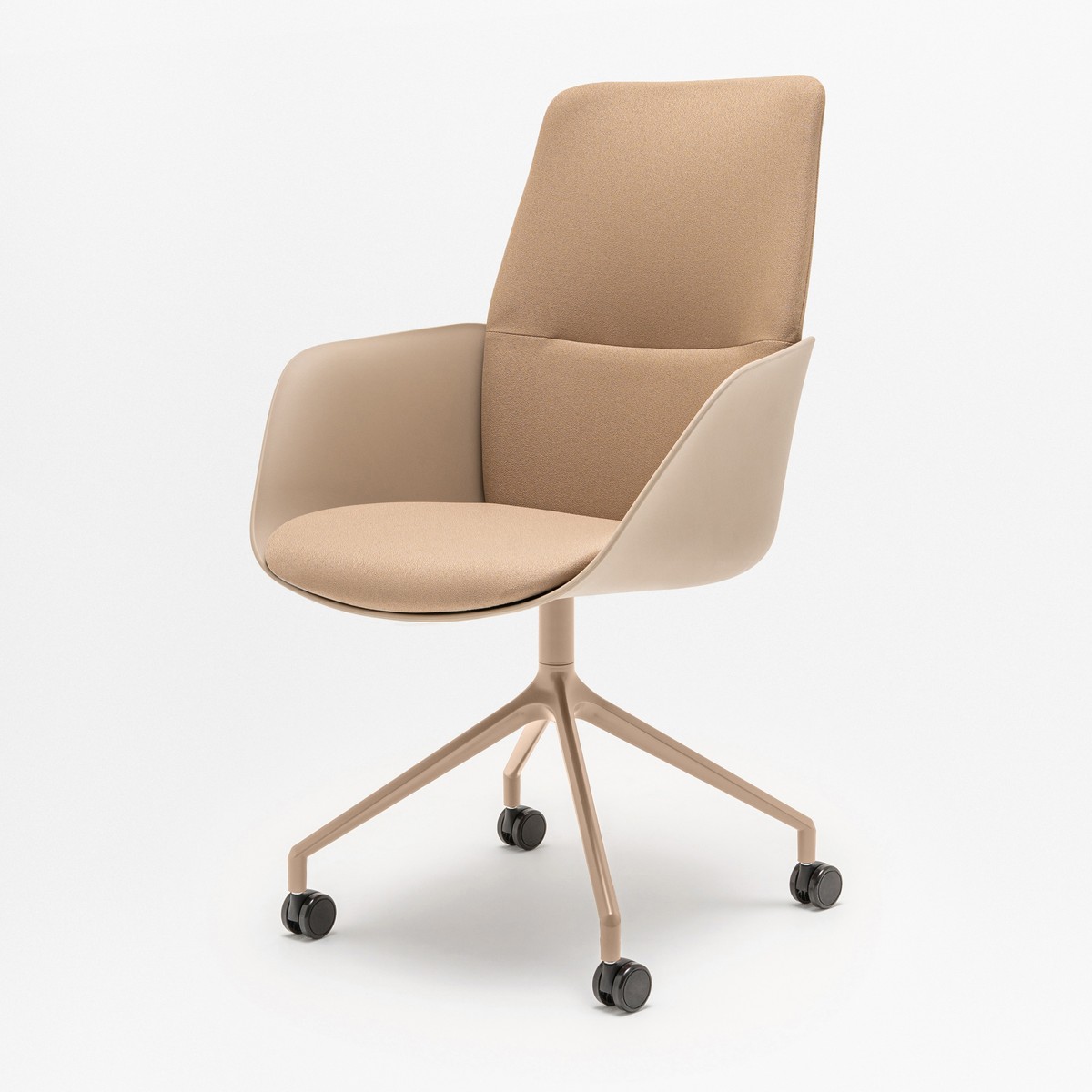 Fauteuil de réunion Senda dossier haut à roulettes, coloris beige, vue de trois quarts