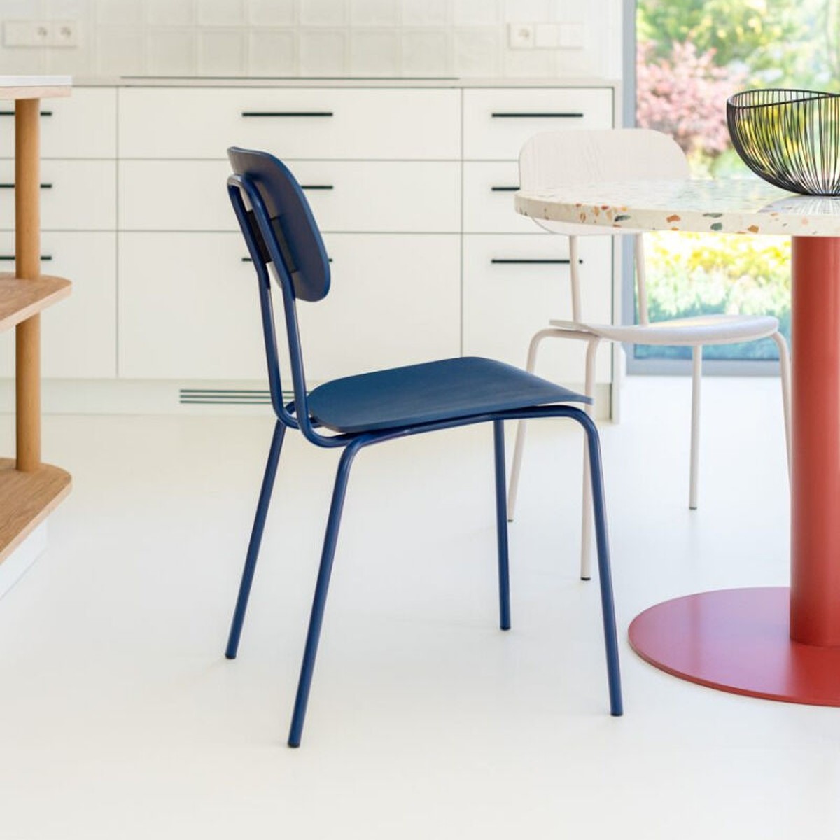 Chaise de réunion 4 pieds esprit chaise d\'école, contreplaqué ou tissu