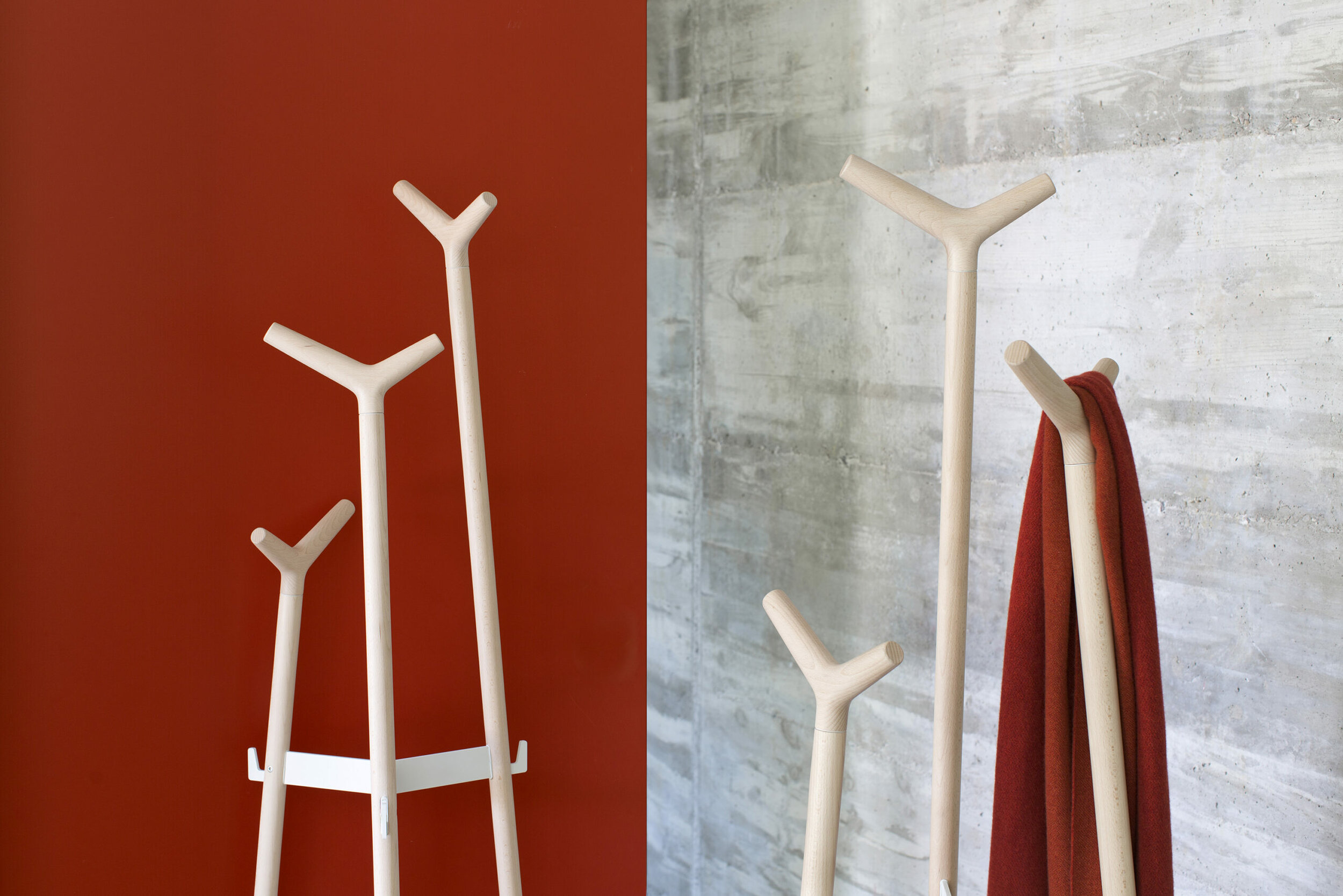 mobles114-coat-stand-lagranja-studio-Forc-loc-j.v-HR-n12-scaled