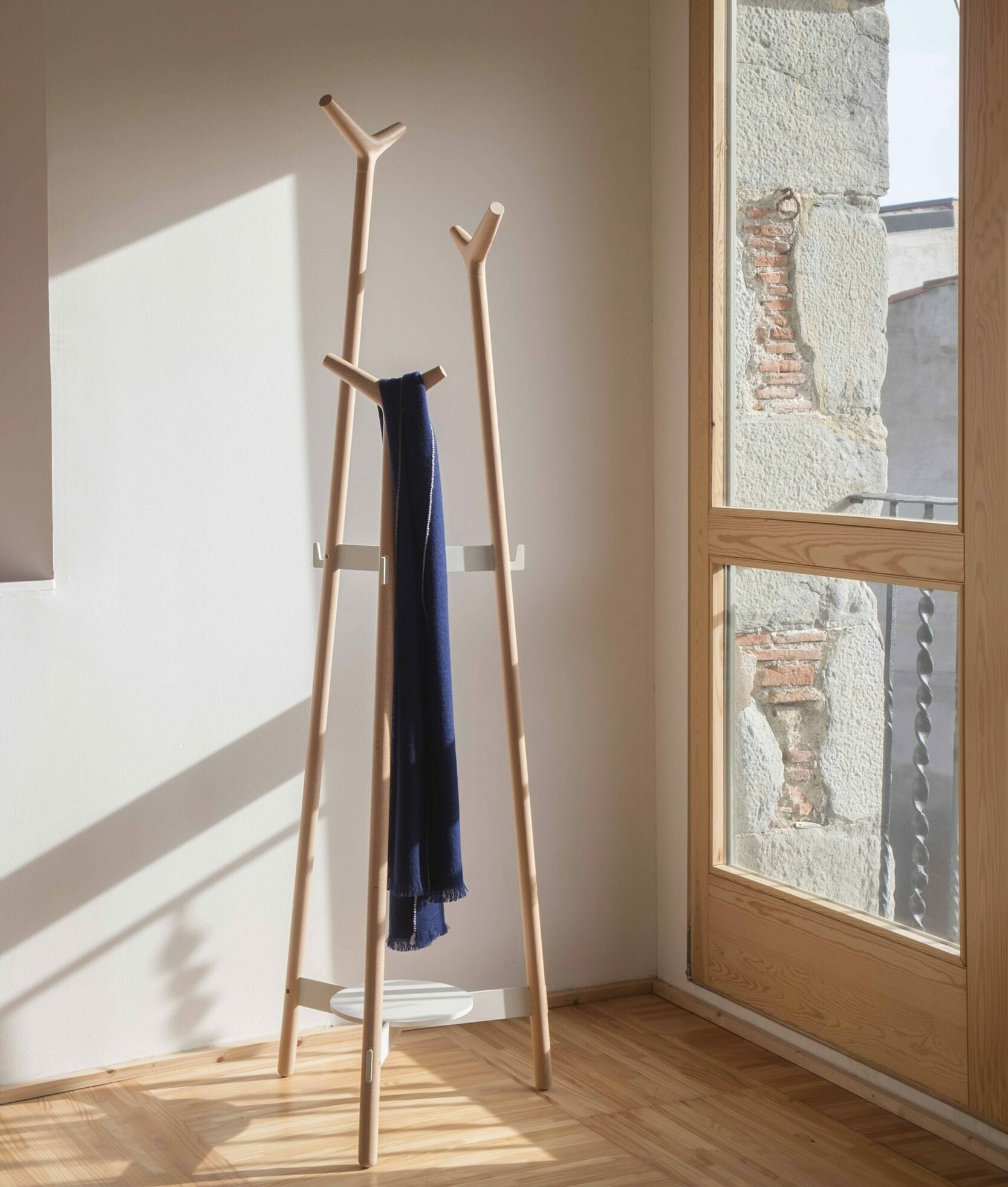 mobles114-coat-stand-lagranja-studio-Forc-loc-m.a-HR-n31-scaled