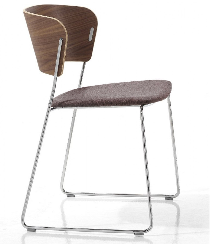 chaise-design-en-bois-tapissé-marron