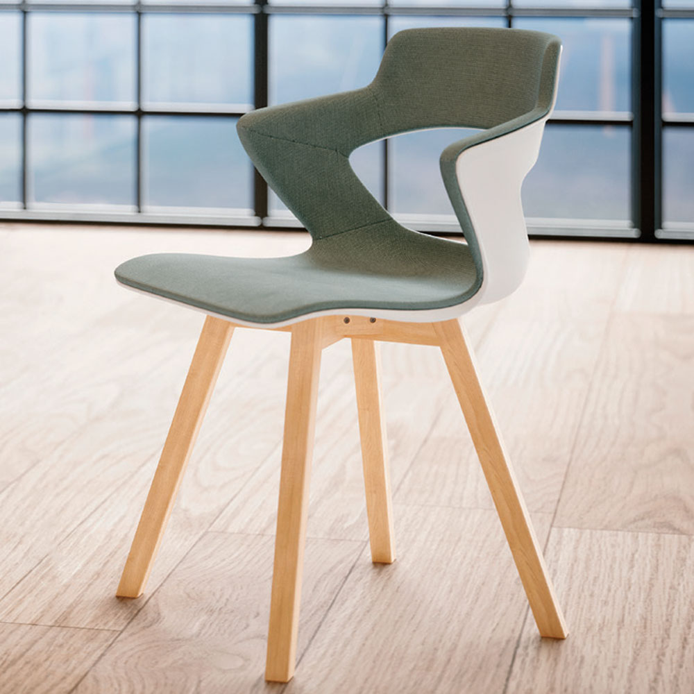 Chaise-de-réunion-design-scandinave-pietement-en-bois
