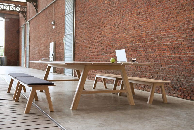 table de réunion rectangulaire en bois