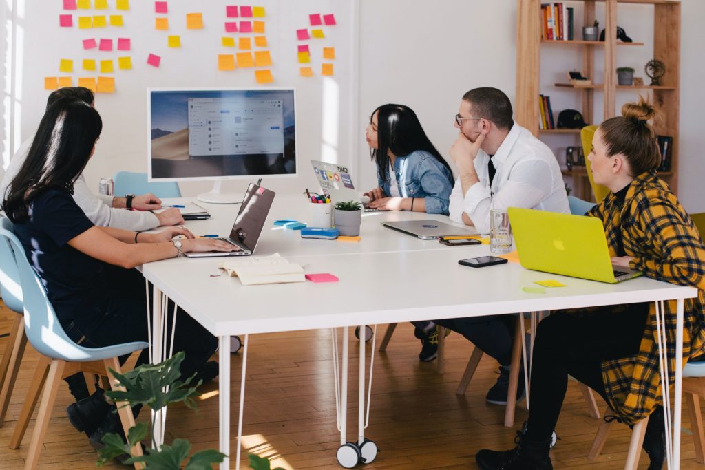 ecran brainstorming connecte