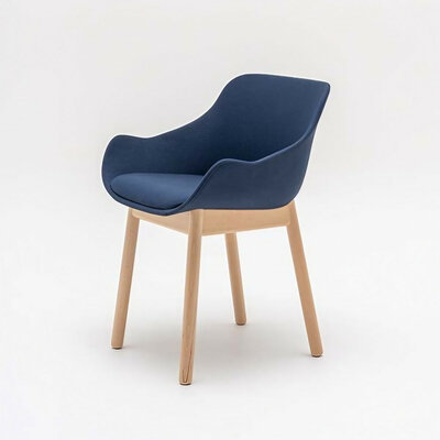 Chaise_bureau_tapissée_pieds_bois_bleue