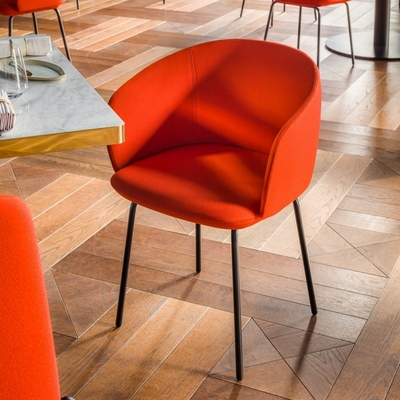Chaise_de_bureau_confortable_rouge