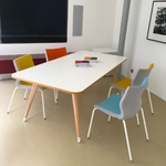 Table_réunion_design_style_scandinave_piètement_bois