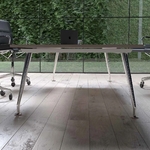 Table_conférence_insertion_verre_piètement_métallique