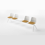 Grandes_chaises_plastiques_poutre_ergonomiques