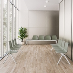 Grandes_chaises_plastiques_poutre_design