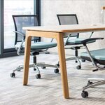 Table_réunion_design_piètement_bois_chêne