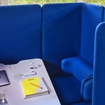 Cabine_coworking_acoustique_4_personnes_sièges_confortables