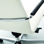 Fauteuil_exécutif_ergonomique_minimaliste_cuir_chromé