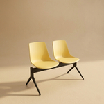 Chaises_sur_poutre_multicolore_design