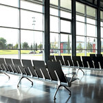 Chaises_poutre_métal_hall_aéroport