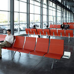 Chaises_poutre_métal_hall_public