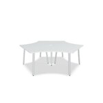 Bureau en étoile Ogi A trois postes à angles droits, plateau blanc, vue de face sur fond blanc