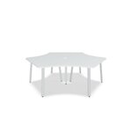 Bureau en étoile Ogi A trois postes à angles rayonnés, plateau blanc, vue de face sur fond blanc