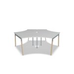 Bureau en étoile Ogi W trois postes, plateau clair, pieds en frêne et métal gris, vue de face sur fond blanc