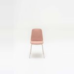 Chaise de réunion Ulti 4 pieds, coque tapissée rose et pieds beige, vue de face