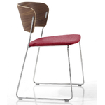 chaise-design-en-bois-tapissé-rouge