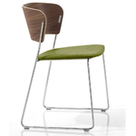 chaise-design-en-bois-tapissé-vert