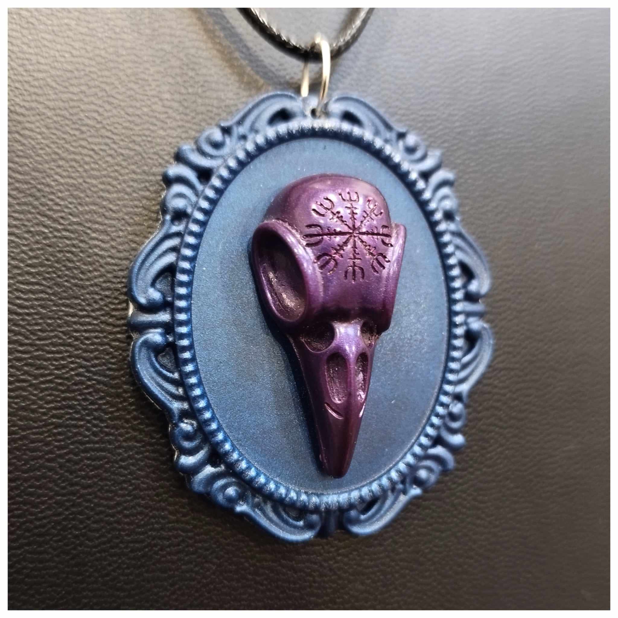Moonbeam Atelier collier camée corbeau