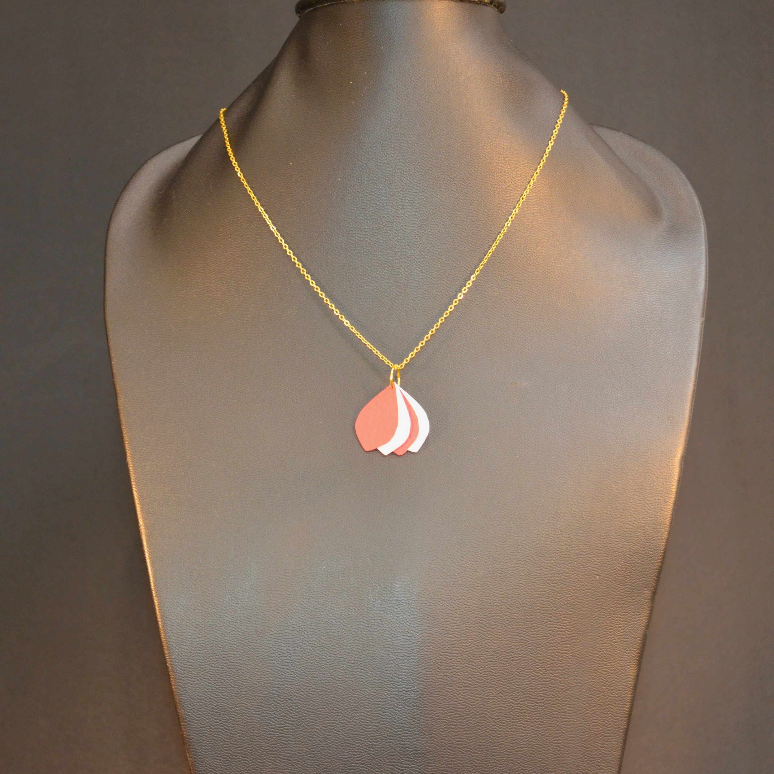 Moonbeam Atelier collier pétales