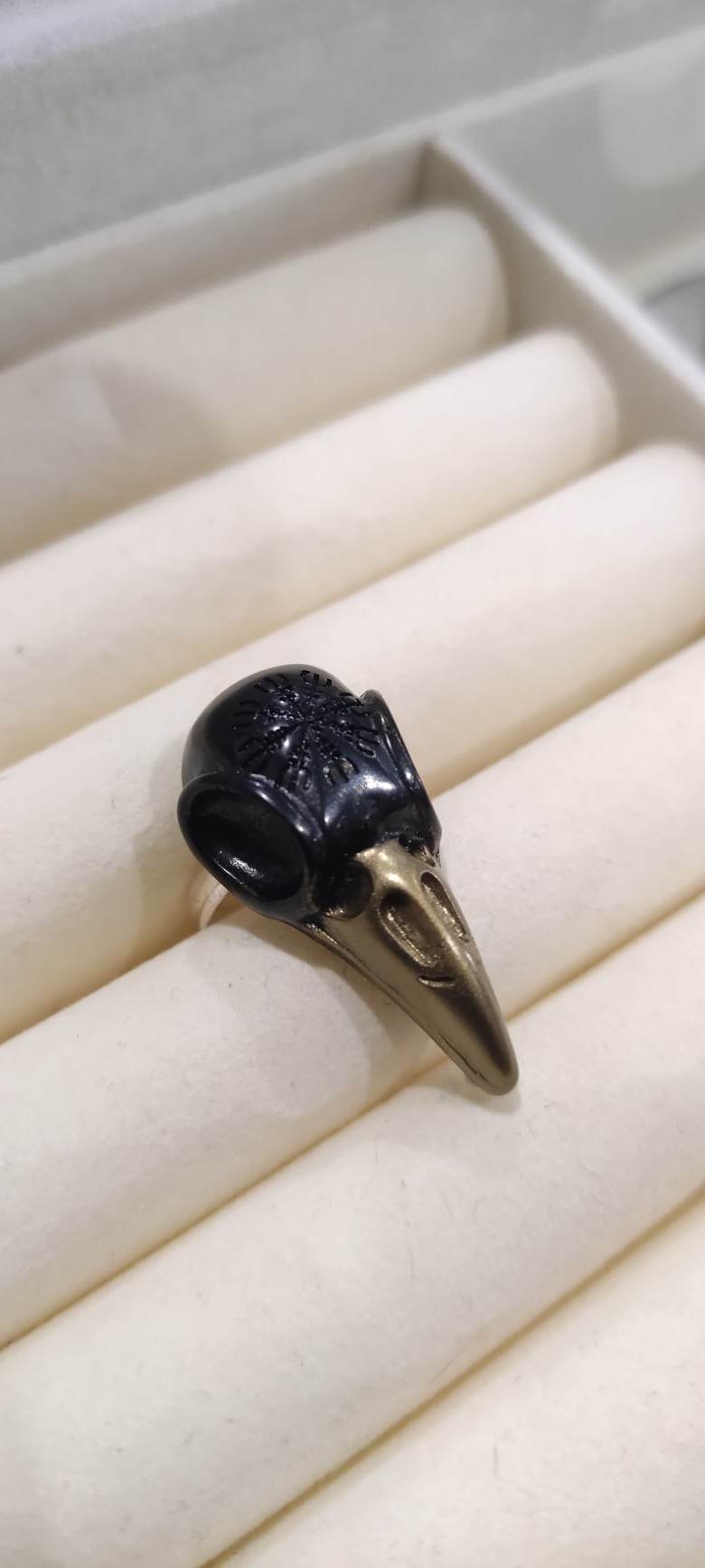 Moonbeam Atelier bague viking corbeau résine